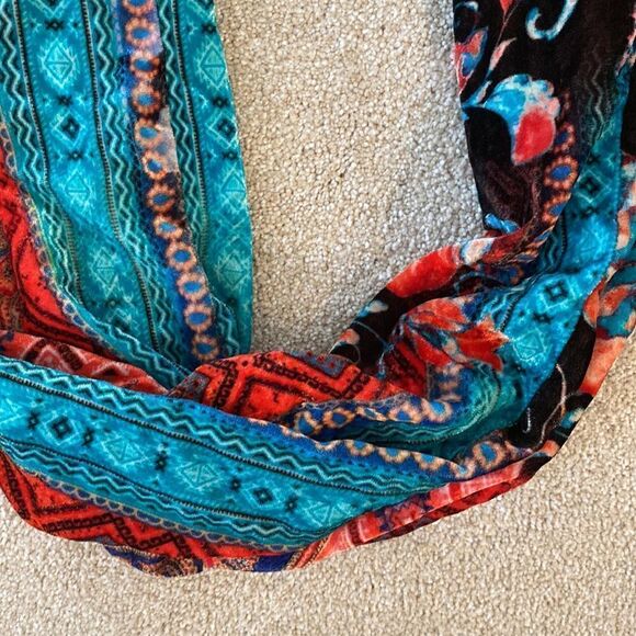 NWT Feathers By Tolani Anthropologie Jewel Toned Infinity Scarf - Picture 3 of 8